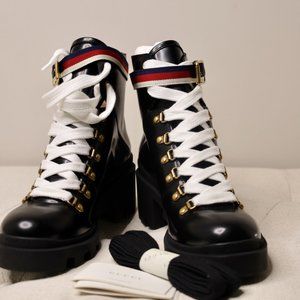 Gucci Leather ankle boot with Sylvie Web